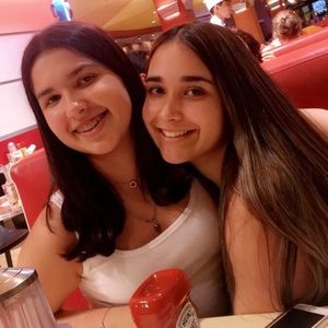 Meet your Posher, Lea